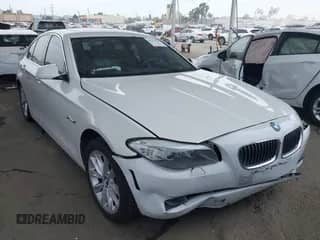 2013 BMW 5 Series 528i с VIN WBAXG5C55DD233169, выставлен на аукционе IAAI как лот 43111152 с пробегом 179 029 миль миль и . История ставок и продаж доступна на DreamBid. Изображение 1.