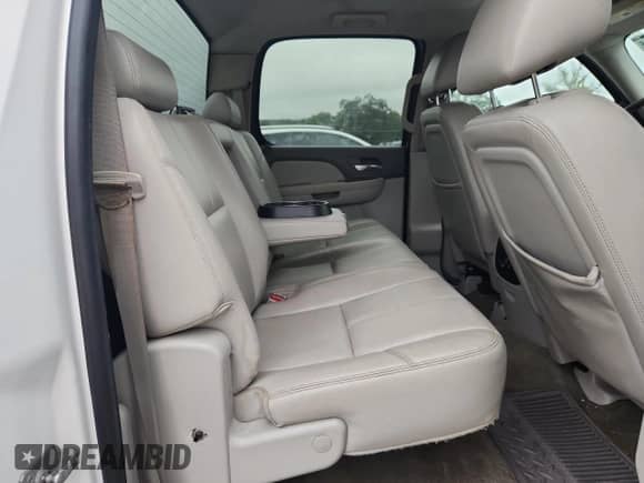 2011 Chevrolet Silverado 1500 LTZ z VIN 3GCPKTE3XBG400613, wystawiony jako Copart lot #82269565 z przebiegiem 248 122 mil mil oraz Szkoda całkowita • Salvage title. Historia ofert i sprzedaży dostępna na DreamBid. Obrazek 10.