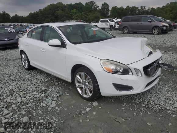2013 Volvo S60 T6 R-Design Platinum с VIN YV1902FH5D2233375, выставлен на аукционе Copart как лот 68198835 с пробегом 82 713 миль миль и Списание • Salvage title. История ставок и продаж доступна на DreamBid. Изображение 4.