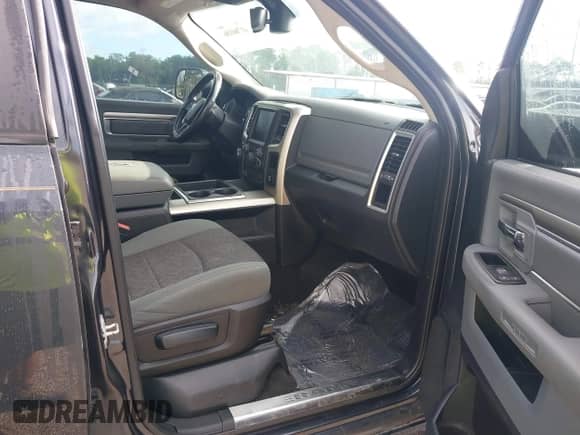 2015 Ram 1500 Big Horn с VIN 1C6RR7TM8FS711048, выставлен на аукционе IAAI как лот 41760186 с пробегом Не указан миль и . История ставок и продаж доступна на DreamBid. Изображение 5.