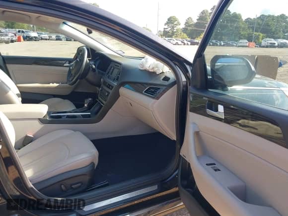 2015 Hyundai Sonata Limited with VIN 5NPE34AF7FH176384, listed as a IAAI auction lot 43006192 with 129,715 mi miles and . Bid and sale history available at DreamBid. Image 5.