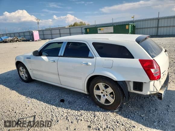 2006 Dodge Magnum with VIN 2D4FV47V16H443107, listed as a Copart auction lot 71995695 with 195,304 mi miles and Salvage title. Bid and sale history available at DreamBid. Image 2.