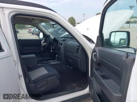 2010 Dodge Nitro SE with VIN 1D4PU2GK8AW141180, listed as a IAAI auction lot 42258347 with 148,503 mi miles and . Bid and sale history available at DreamBid. Image 5.