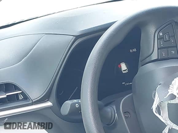 2025 Toyota Sienna LE with VIN 5TDKRKEC7SS260697, listed as a IAAI auction lot 42958407 with 5,707 mi miles and . Bid and sale history available at DreamBid. Image 7.