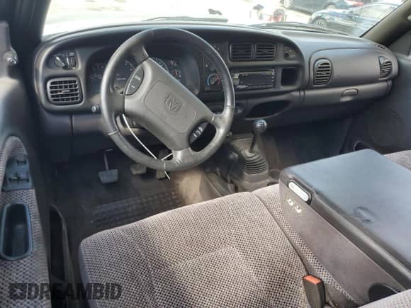2001 Dodge 2500 z VIN 1B7KF23Z61J241165, wystawiony jako Copart lot #81757955 z przebiegiem 97 246 mil mil oraz Czysty tytuł • Clean title. Historia ofert i sprzedaży dostępna na DreamBid. Obrazek 8.