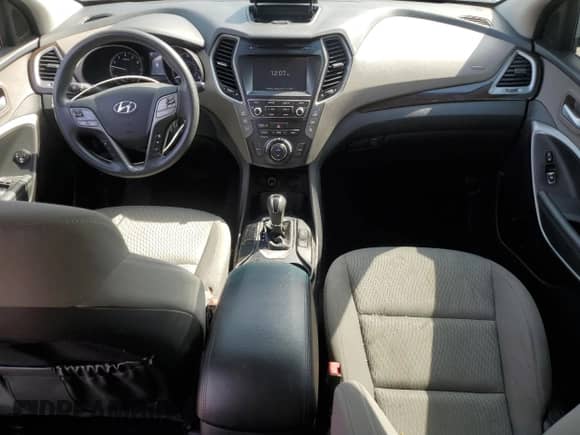 2017 Hyundai Santa Fe SE z VIN KM8SMDHF8HU203067, wystawiony jako Copart lot #84421765 z przebiegiem 115 879 mil mil oraz Czysty tytuł • Clean title. Historia ofert i sprzedaży dostępna na DreamBid. Obrazek 8.