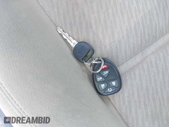 2013 Chevrolet Tahoe LS z VIN 1GNSCAE04DR287477, wystawiony jako IAAI lot #41878790 z przebiegiem Nie podano mil oraz . Historia ofert i sprzedaży dostępna na DreamBid. Obrazek 11.