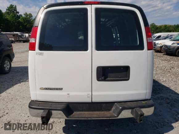 2022 Chevrolet Express Cargo z VIN 1GCWGAF77N1268206, wystawiony jako Copart lot #57682045 z przebiegiem 38 756 mil mil oraz Szkoda całkowita • Salvage title. Historia ofert i sprzedaży dostępna na DreamBid. Obrazek 6.