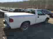 2000 Chevrolet S-10 LS z VIN 1GCCS1453YK264915, wystawiony jako Copart lot #46290675 z przebiegiem Nie podano mil oraz Szkoda całkowita • Salvage title. Historia ofert i sprzedaży dostępna na DreamBid. Obrazek 3.