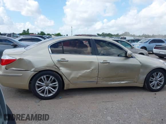 2011 Hyundai Genesis with VIN KMHGC4DF5BU146154, listed as a IAAI auction lot 42668701 with 59,438 mi miles and . Bid and sale history available at DreamBid. Image 6.