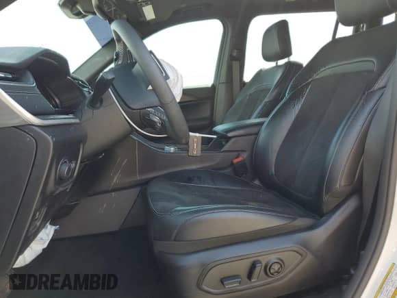 2023 Jeep Grand Cherokee Altitude X z VIN 1C4RJKAG3P8899184, wystawiony jako Copart lot #53094975 z przebiegiem 32 491 mil mil oraz Szkoda całkowita • Salvage title. Historia ofert i sprzedaży dostępna na DreamBid. Obrazek 7.