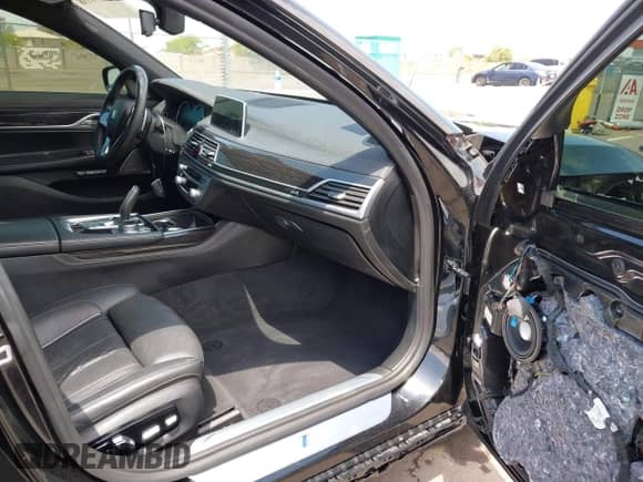 2018 BMW 7 Series 750i с VIN WBA7F0C59JGM23332, выставлен на аукционе IAAI как лот 42215338 с пробегом 61 911 миль миль и . История ставок и продаж доступна на DreamBid. Изображение 5.