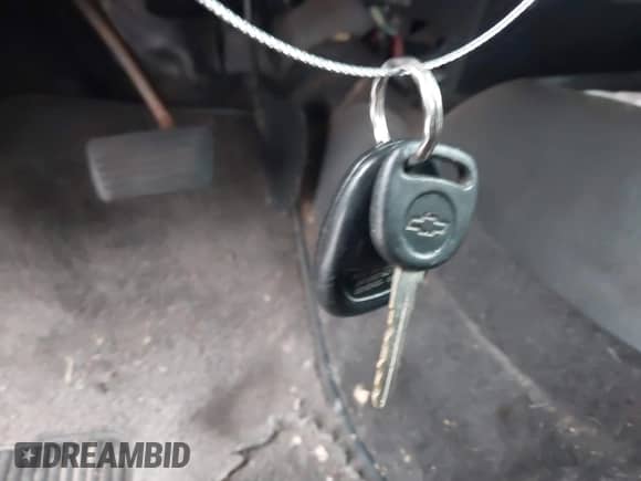 2002 Chevrolet Blazer LS z VIN 1GNDT13W02K196227, wystawiony jako IAAI lot #40855163 z przebiegiem 159 544 mil mil oraz . Historia ofert i sprzedaży dostępna na DreamBid. Obrazek 11.