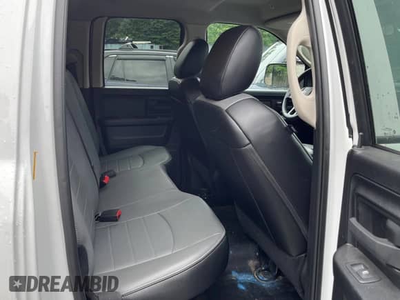 2023 Ram 1500 Tradesman z VIN 1C6RR7FT4PS588854, wystawiony jako Copart lot #64556685 z przebiegiem 24 403 mil mil oraz Szkoda całkowita • Salvage title. Historia ofert i sprzedaży dostępna na DreamBid. Obrazek 6.