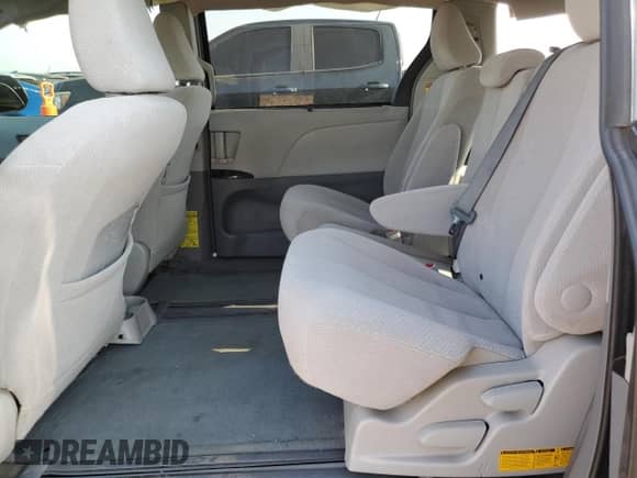 2014 Toyota Sienna LE AAS z VIN 5TDKK3DC6ES447266, wystawiony jako Copart lot #71686765 z przebiegiem 137 651 mil mil oraz Szkoda całkowita • Salvage title. Historia ofert i sprzedaży dostępna na DreamBid. Obrazek 11.