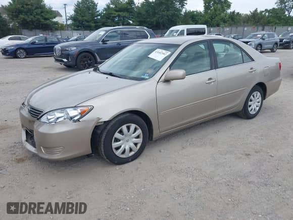 2005 Toyota Camry LE с VIN 4T1BE32K95U004456, выставлен на аукционе IAAI как лот 43102382 с пробегом 60 697 миль миль и . История ставок и продаж доступна на DreamBid. Изображение 17.