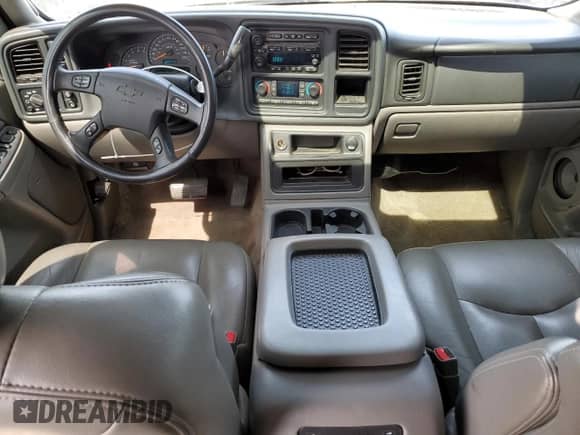 2005 Chevrolet Suburban Z71 с VIN 3GNFK16Z85G167040, выставлен на аукционе Copart как лот 71826115 с пробегом 140 316 миль миль и Списание • Salvage title. История ставок и продаж доступна на DreamBid. Изображение 8.