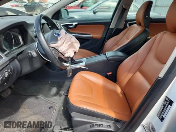 2017 Volvo S60 Inscription с VIN LYV402TKXHB139576, выставлен на аукционе Copart как лот 69417285 с пробегом 39 987 миль миль и Списание • Salvage title. История ставок и продаж доступна на DreamBid. Изображение 7.