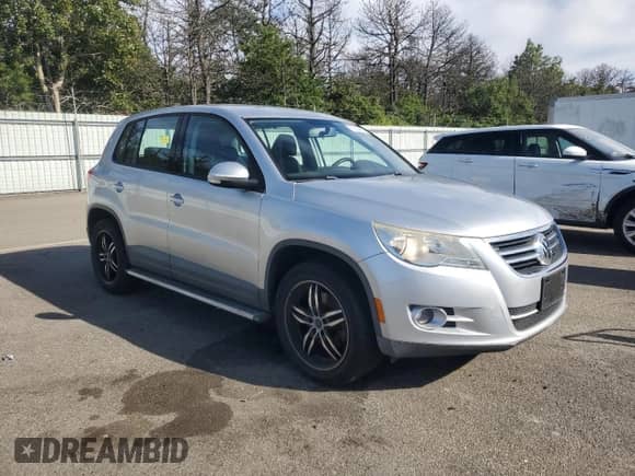 2010 Volkswagen Tiguan SE с VIN WVGBV7AX5AW522938, выставлен на аукционе Copart как лот 71200465 с пробегом 105 392 миль миль и Списание • Salvage title. История ставок и продаж доступна на DreamBid. Изображение 4.
