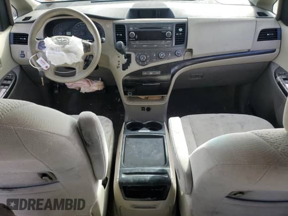 2011 Toyota Sienna LE с VIN 5TDKK3DC3BS136714, выставлен на аукционе Copart как лот 80822825 с пробегом Не указан миль и Списание • Salvage title. История ставок и продаж доступна на DreamBid. Изображение 8.