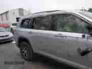 2023 Jeep Grand Cherokee Limited z VIN 1C4RJKBGXP8796892, wystawiony jako IAAI lot #42186327 z przebiegiem 11 350 mil mil oraz . Historia ofert i sprzedaży dostępna na DreamBid. Obrazek 6.