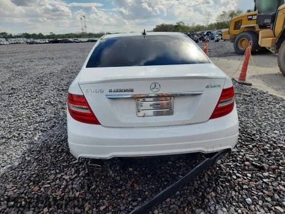 2014 Mercedes-Benz C 300 Sport with VIN WDDGF8AB7ER325152, listed as a Copart auction lot 85700335 with Not provided miles and Non repairable. Bid and sale history available at DreamBid. Image 6.
