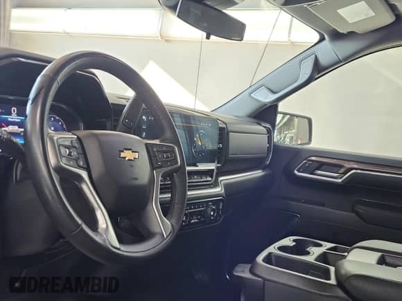 2024 Chevrolet Silverado 1500 LT z VIN 1GCRDDEK1RZ155405, wystawiony jako IAAI lot #43540237 z przebiegiem 50 431 mil mil oraz . Historia ofert i sprzedaży dostępna na DreamBid. Obrazek 37.