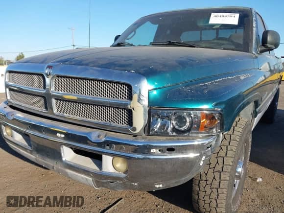 1999 Dodge 2500 with VIN 3B7KC23Z5XG118959, listed as a IAAI auction lot 40484594 with 176,946 mi miles and . Bid and sale history available at DreamBid. Image 6.