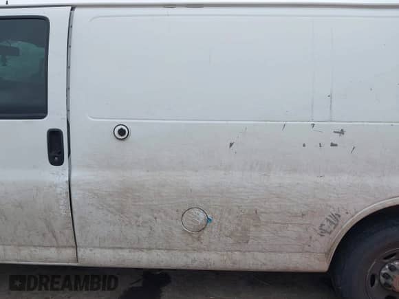 2014 Chevrolet Express Cargo z VIN 1GCWGFCB1E1113057, wystawiony jako IAAI lot #41913600 z przebiegiem 196 605 mil mil oraz . Historia ofert i sprzedaży dostępna na DreamBid. Obrazek 15.