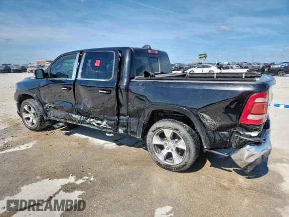 2020 Ram 1500 Laramie z VIN 1C6SRFJM7LN250529, wystawiony jako Copart lot #62525905 z przebiegiem 97 707 mil mil oraz Szkoda całkowita • Salvage title. Historia ofert i sprzedaży dostępna na DreamBid. Obrazek 2.