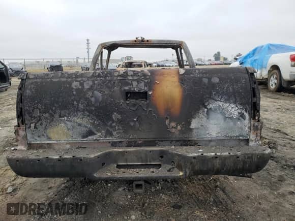 1998 GMC Sierra 1500 z VIN 1GTEC14W8WZ535356, wystawiony jako Copart lot #85422894 z przebiegiem Nie podano mil oraz Nie do naprawy • Non repairable. Historia ofert i sprzedaży dostępna na DreamBid. Obrazek 6.