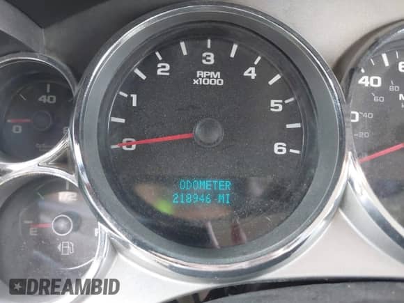 2007 Chevrolet Silverado 1500 1LT z VIN 1GCEC19J87Z522900, wystawiony jako IAAI lot #42629468 z przebiegiem 218 946 mil mil oraz . Historia ofert i sprzedaży dostępna na DreamBid. Obrazek 7.