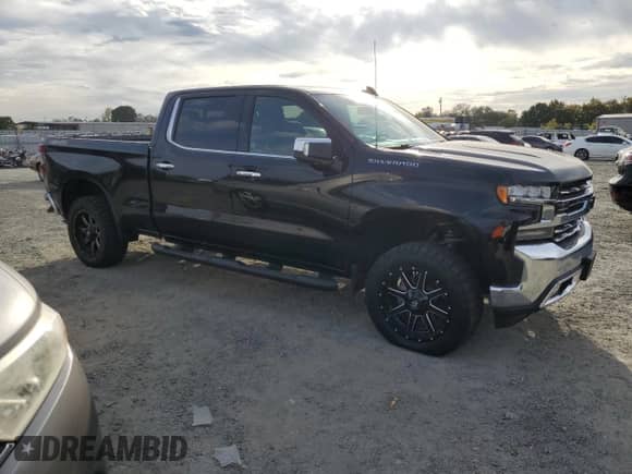 2020 Chevrolet Silverado 1500 LTZ z VIN 3GCUYGET7LG165730, wystawiony jako Copart lot #83983935 z przebiegiem 105 648 mil mil oraz Szkoda całkowita • Salvage title. Historia ofert i sprzedaży dostępna na DreamBid. Obrazek 4.