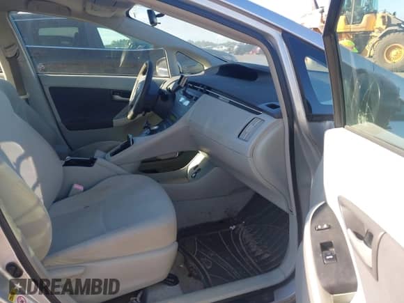 2011 Toyota Prius III with VIN JTDKN3DUXB1386738, listed as a IAAI auction lot 43390373 with 142,762 mi miles and . Bid and sale history available at DreamBid. Image 5.