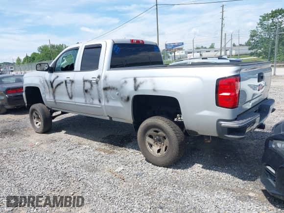 2019 Chevrolet Silverado 1500 LT z VIN 2GCRCPEC3K1155546, wystawiony jako IAAI lot #42418387 z przebiegiem 84 323 mil mil oraz . Historia ofert i sprzedaży dostępna na DreamBid. Obrazek 3.