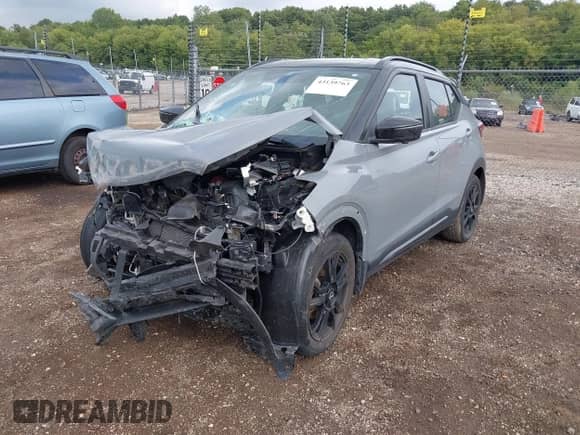 2022 Nissan Kicks SR z VIN 3N1CP5DV3NL493634, wystawiony jako IAAI lot #43139763 z przebiegiem 51 524 mil mil oraz . Historia ofert i sprzedaży dostępna na DreamBid. Obrazek 2.
