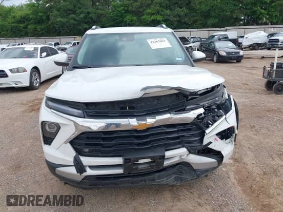 2025 Chevrolet TrailBlazer LT with VIN KL79MPSP3SB085550, listed as a IAAI auction lot 42267062 with 10,125 mi miles and . Bid and sale history available at DreamBid. Image 6.
