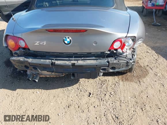 2004 BMW Z4 2.5i с VIN 4USBT33504LS50684, выставлен на аукционе IAAI как лот 42620116 с пробегом 119 707 миль миль и . История ставок и продаж доступна на DreamBid. Изображение 6.