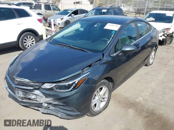 2018 Chevrolet Cruze LT с VIN 1G1BE5SM3J7100277, выставлен на аукционе IAAI как лот 43189742 с пробегом 81 925 миль миль и . История ставок и продаж доступна на DreamBid. Изображение 18.