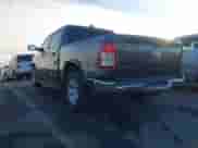 2023 Ram 1500 Big Horn z VIN 1C6RREFG7PN551836, wystawiony jako IAAI lot #41397572 z przebiegiem 18 123 mil mil oraz . Historia ofert i sprzedaży dostępna na DreamBid. Obrazek 3.