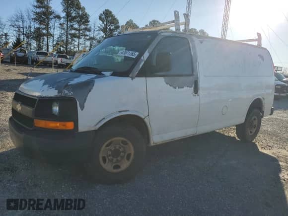 2008 Chevrolet Express Cargo z VIN 1GCGG25C481119510, wystawiony jako Copart lot #47071765 z przebiegiem 392 884 mil mil oraz Szkoda całkowita • Salvage title. Historia ofert i sprzedaży dostępna na DreamBid. Obrazek 1.