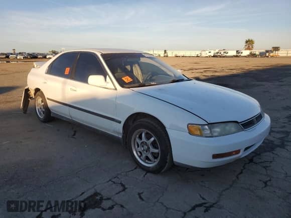 1997 Honda Accord LX с VIN 1HGCD5531VA242736, выставлен на аукционе Copart как лот 87455384 с пробегом 270 846 миль миль и Списание • Salvage title. История ставок и продаж доступна на DreamBid. Изображение 4.