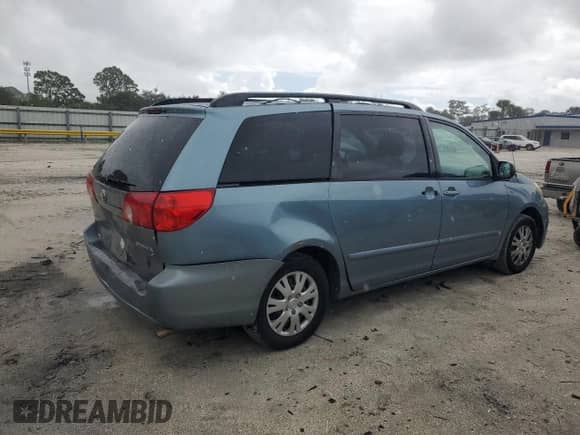 2009 Toyota Sienna CE с VIN 5TDZK23CX9S243862, выставлен на аукционе Copart как лот 85721765 с пробегом 247 955 миль миль и Списание • Salvage title. История ставок и продаж доступна на DreamBid. Изображение 3.