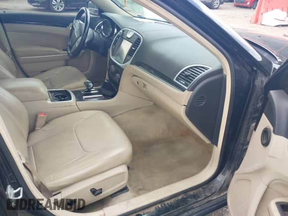 2014 Chrysler 300 с VIN 2C3CCAAG2EH124347, выставлен на аукционе IAAI как лот 42665137 с пробегом Не указан миль и . История ставок и продаж доступна на DreamBid. Изображение 5.