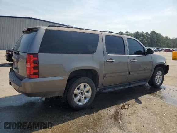 2014 Chevrolet Suburban LS with VIN 1GNSCHE05ER240761, listed as a Copart auction lot 61916395 with 234,738 mi miles and Salvage title. Bid and sale history available at DreamBid. Image 3.