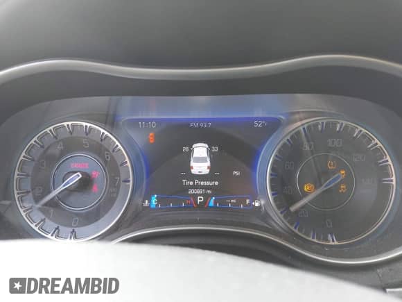 2015 Chrysler 300 Limited z VIN 2C3CCARG2FH849534, wystawiony jako IAAI lot #43426030 z przebiegiem 200 891 mil mil oraz . Historia ofert i sprzedaży dostępna na DreamBid. Obrazek 7.