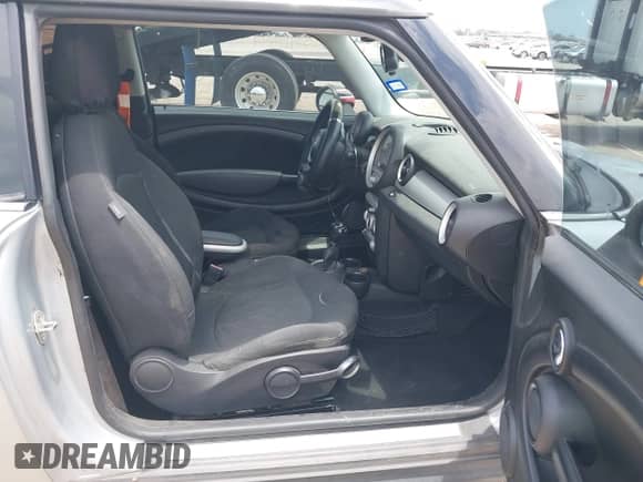 2007 MINI Hardtop with VIN WMWMF33567TT55320, listed as a IAAI auction lot 39844218 with Not provided miles and . Bid and sale history available at DreamBid. Image 5.