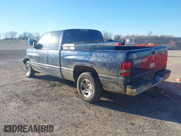 2000 Dodge 1500 z VIN 3B7HC12Y6YG149085, wystawiony jako IAAI lot #41453173 z przebiegiem 150 218 mil mil oraz . Historia ofert i sprzedaży dostępna na DreamBid. Obrazek 3.