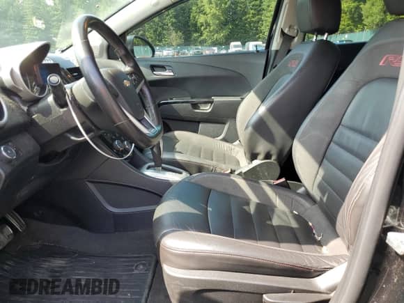 2016 Chevrolet Sonic RS z VIN 1G1JG6SB9G4152534, wystawiony jako Copart lot #61669815 z przebiegiem 117 986 mil mil oraz Szkoda całkowita • Salvage title. Historia ofert i sprzedaży dostępna na DreamBid. Obrazek 7.