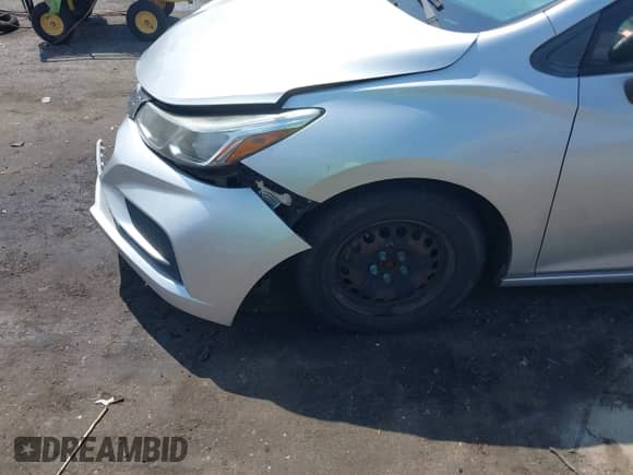 2017 Chevrolet Cruze LS с VIN 1G1BC5SM0H7266451, выставлен на аукционе IAAI как лот 43030036 с пробегом 117 934 миль миль и . История ставок и продаж доступна на DreamBid. Изображение 6.